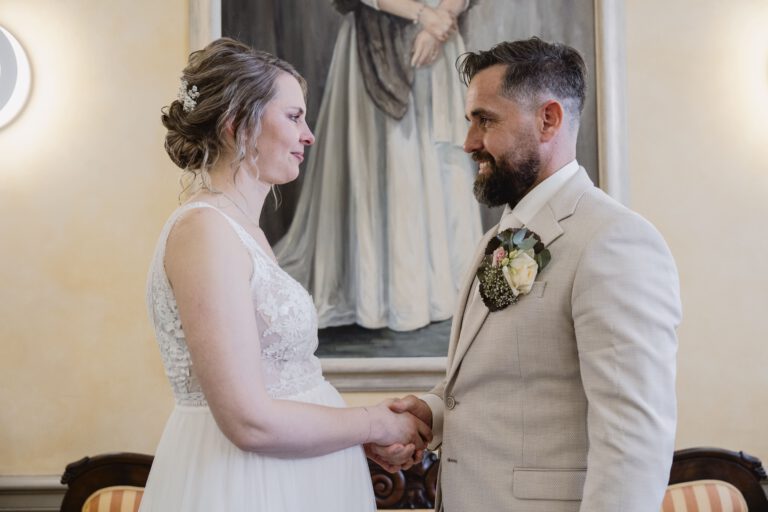 fotografie ja-woord tijdens de ceremonie in de trouwzaal van stadhuis wageningen