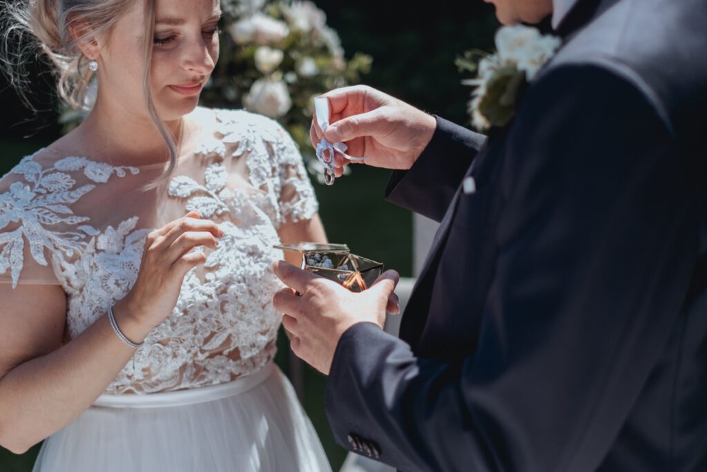 ringen tijdens ceremonie van bruiloft